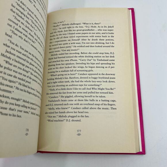 Monster High Book First Edition 2010 Hardcover Lisi Harrison Pink Cover Poppy - Picture 3 of 8